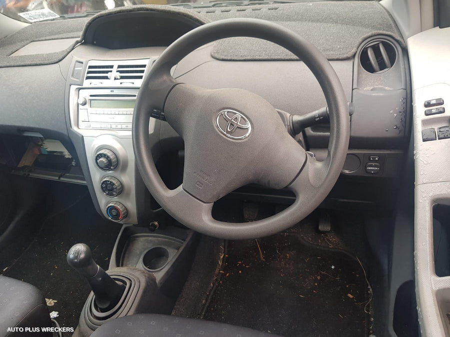 2008 Toyota Yaris Left Front Window Reg Motor