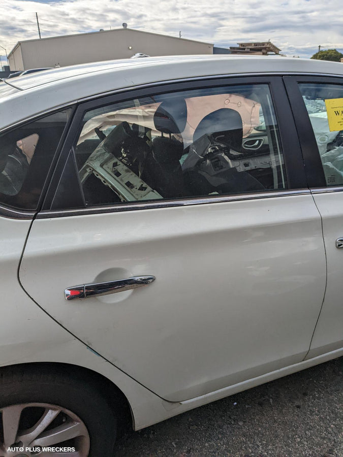 2015 Nissan Pulsar Right Rear Door Sliding