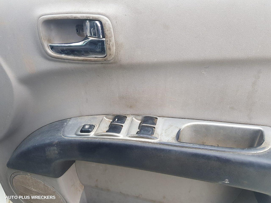 2007 Mitsubishi Triton Right Rear Door Window