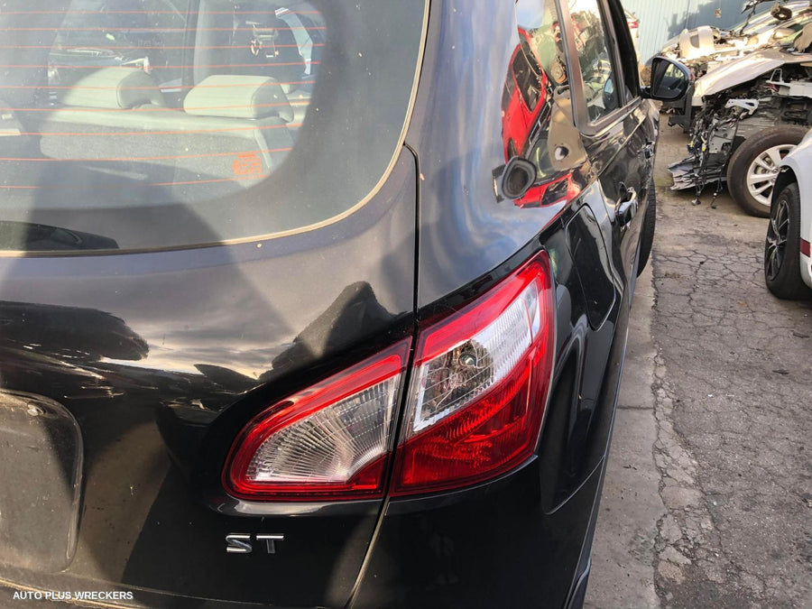 2011 Nissan Dualis Radiator Support