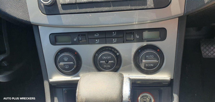 2006 Volkswagen Passat Fan