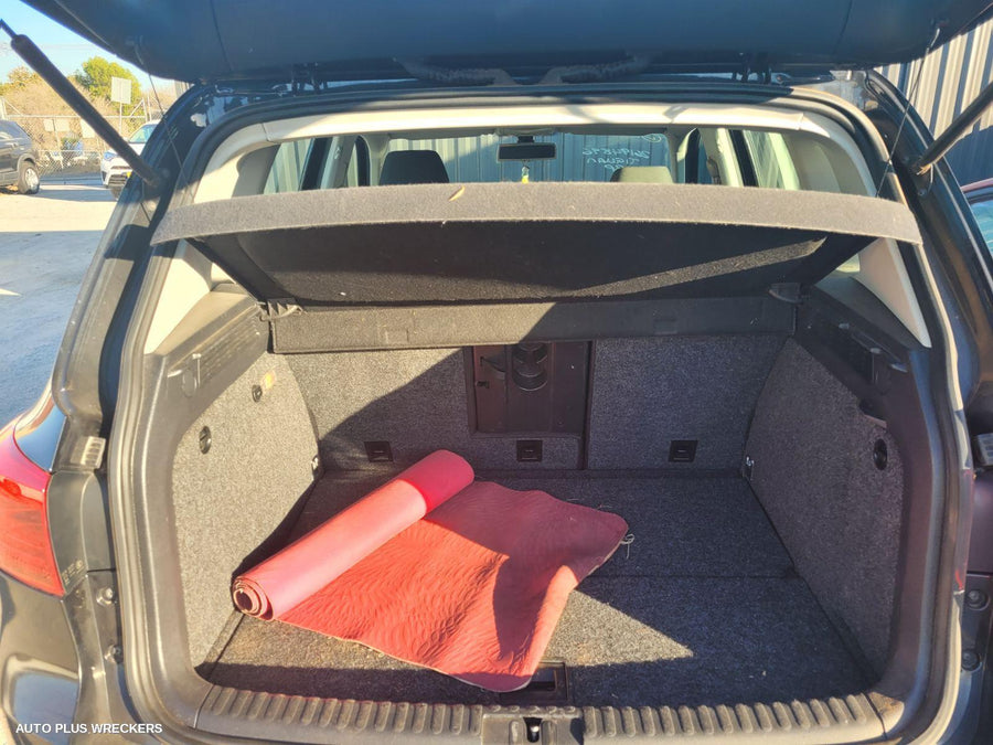 2012 Volkswagen Tiguan Left Taillight