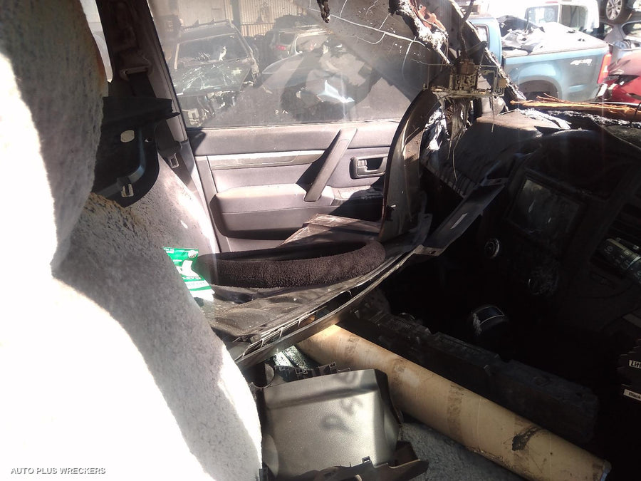 2009 Mitsubishi Pajero Right Front Door Window