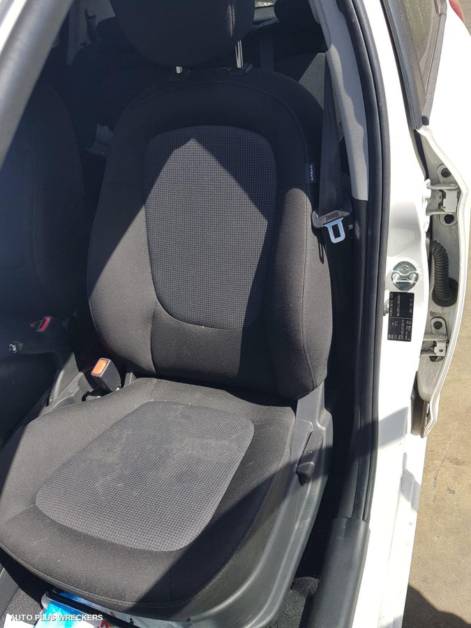 2014 Hyundai I20 Left Front Window Reg Motor