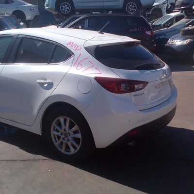 2015 Mazda 3 Left Front Hub Assembly