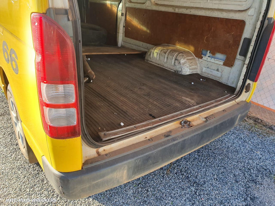 2010 Toyota Hiace Door Boot Gate Lock