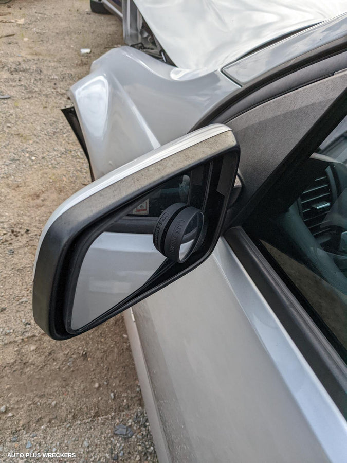 2013 Holden Commodore Left Front Hub Assembly