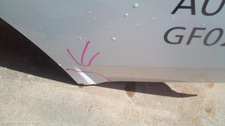 2012 Mitsubishi L300 Right Front Door