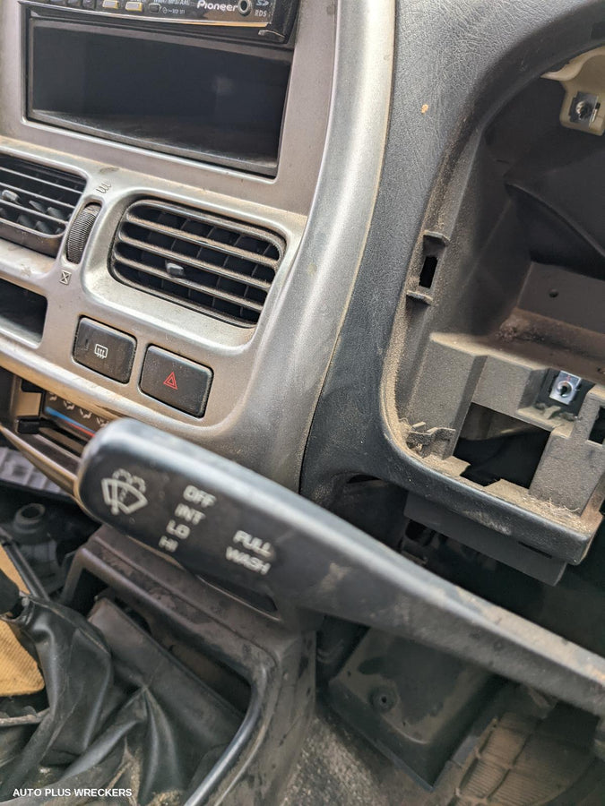 2008 Nissan Navara Left Guard