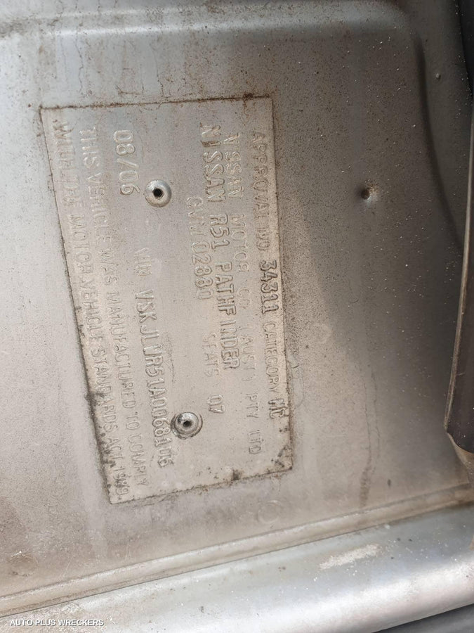 2006 Nissan Pathfinder Sunvisor