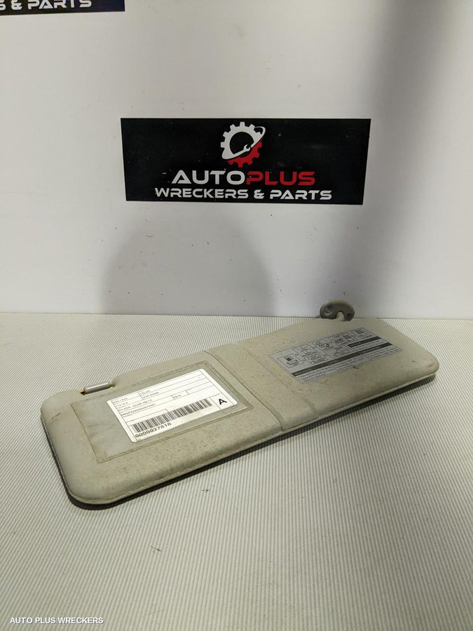 2015 Toyota Hilux Sunvisor