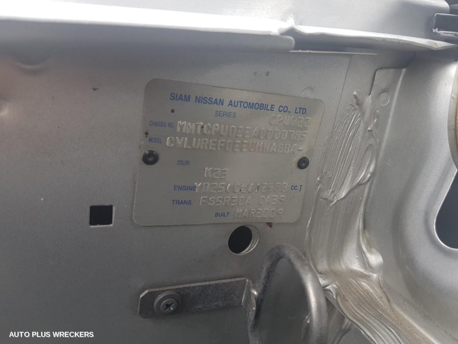 2009 Nissan Navara Left Front Door Window