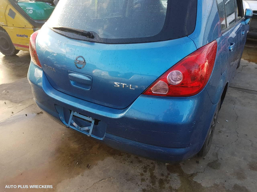 2006 Nissan Tiida Right Front Door
