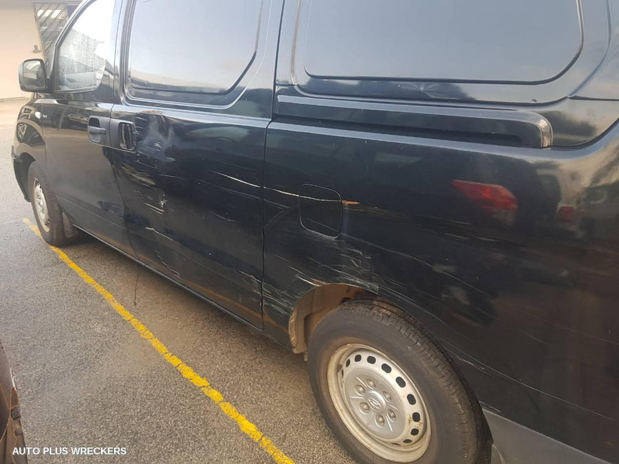 2010 Hyundai Iload/imax Left Front Door