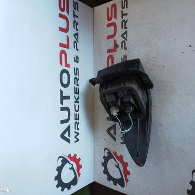 2004 TOYOTA TARAGO LEFT TAILLIGHT