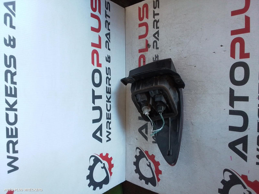 2004 TOYOTA TARAGO LEFT TAILLIGHT