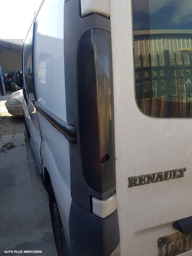 2006 Renault Trafic Right Front Door