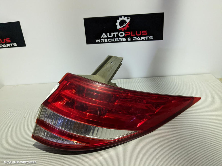 2007 Toyota Tarago Right Taillight