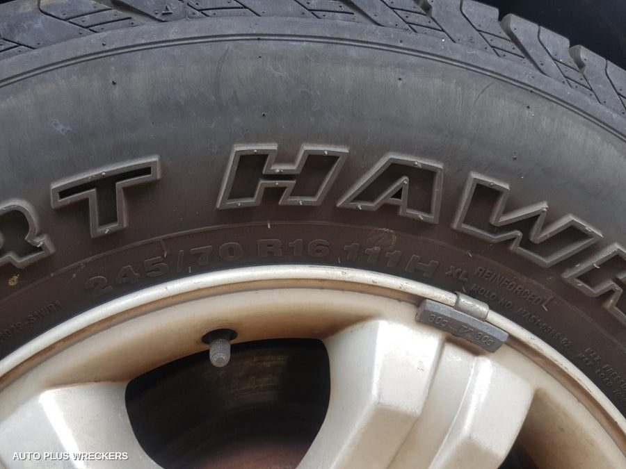 2007 Kia Sorento Left Guard