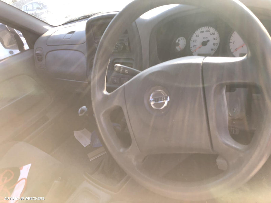 2002 Nissan Navara Left Guard