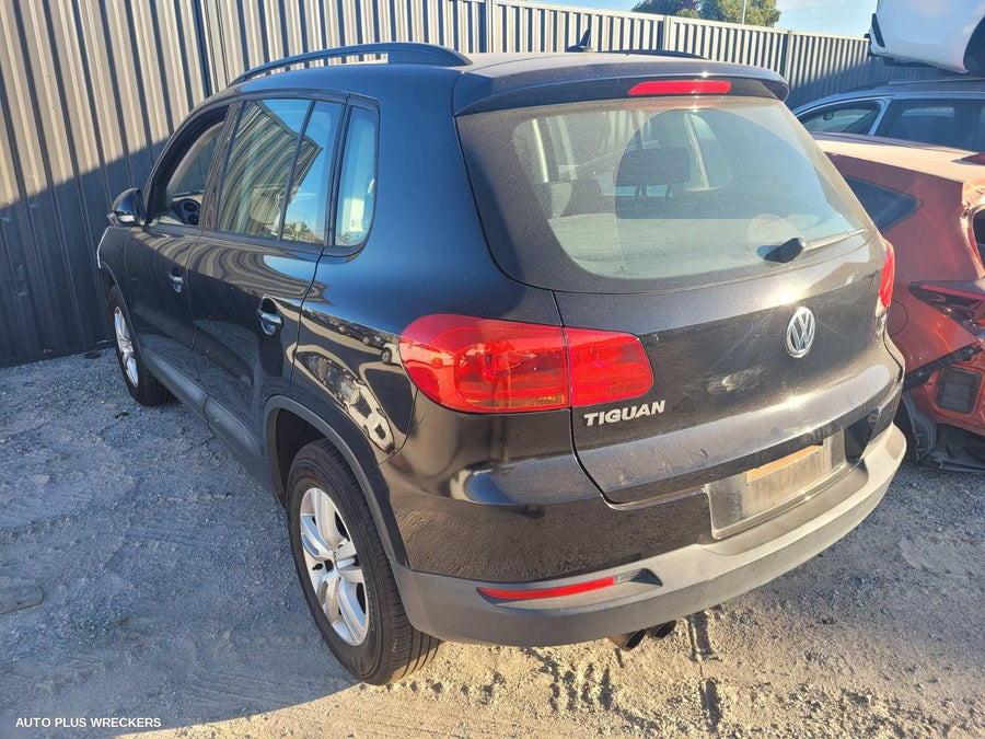 2012 Volkswagen Tiguan Left Taillight
