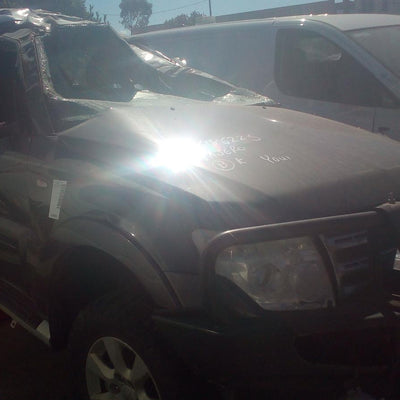 2011 Mitsubishi Pajero Left Front Hub Assembly