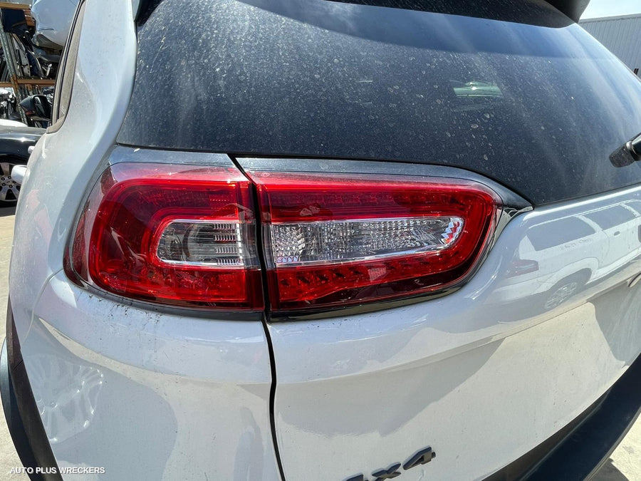 2016 Jeep Cherokee Rear Garnish