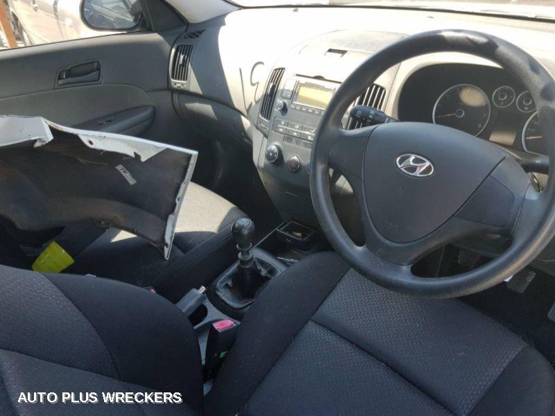 2007 HYUNDAI I30 RIGHT REAR DOOR WINDOW