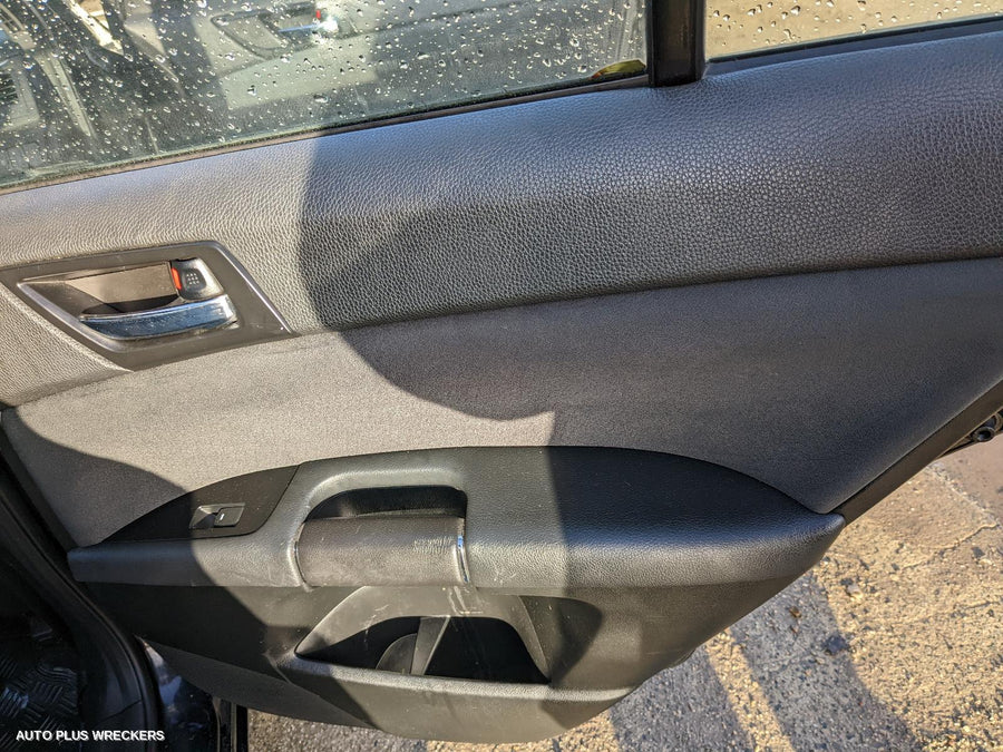 2010 Suzuki Kizashi Left Taillight