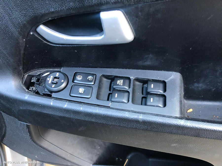 2014 Kia Sportage Left Taillight