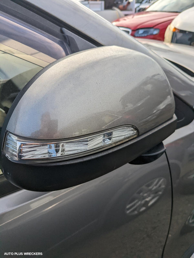 2011 Ssangyong Korando Right Front Door Window