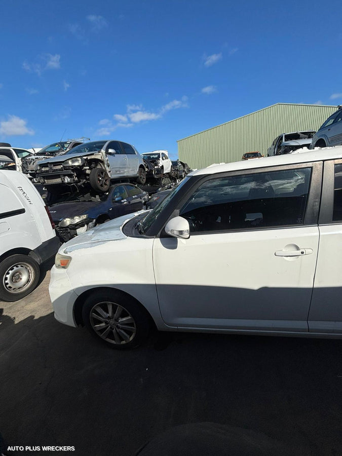 2011 Toyota Rukus Right Front Door