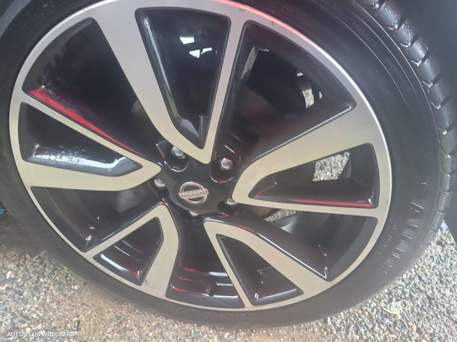 2014 Nissan Qashqai Left Front Door Window