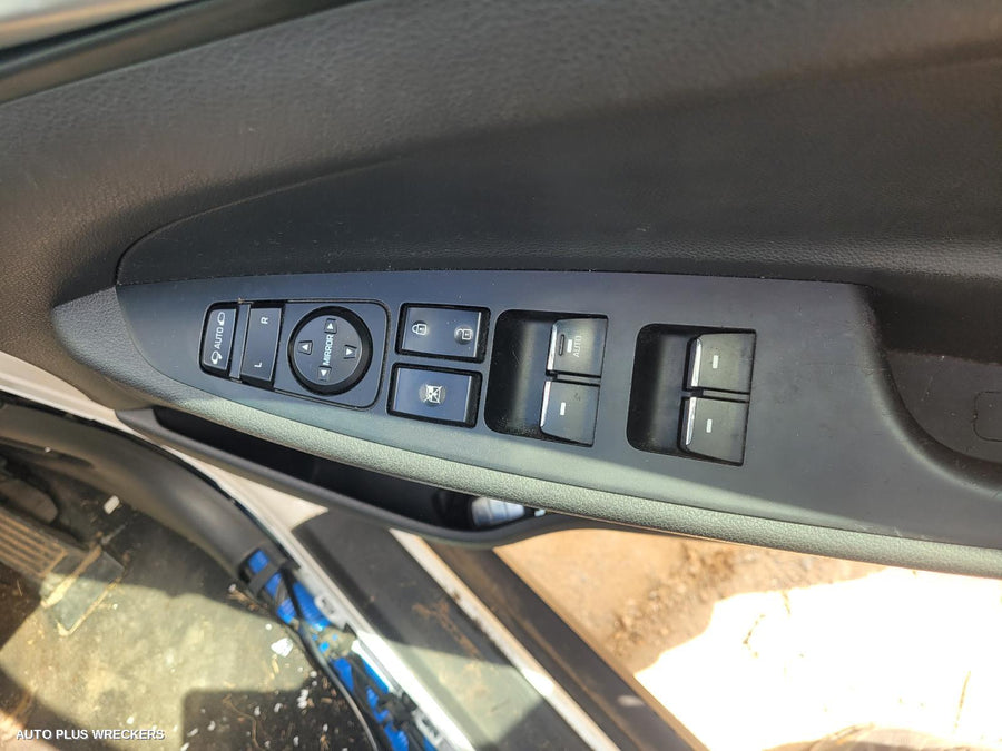 2016 Hyundai Tucson Left Front Door Window