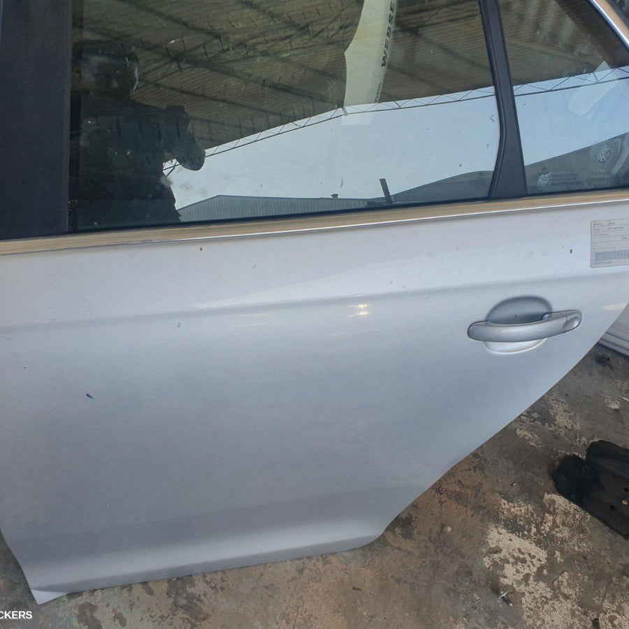 2006-2011 Volkswagen Jetta Left Rear Door Sliding