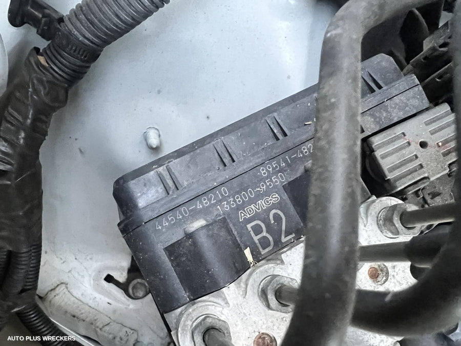 2010 Toyota Kluger Wheel Mag