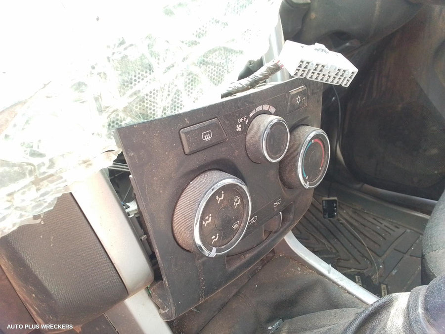 2013 Isuzu Dmax Grille