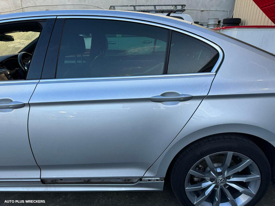 2016 Volkswagen Passat Headrest