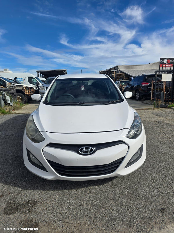 2012-2017 Hyundai I30 High Level Stoplight
