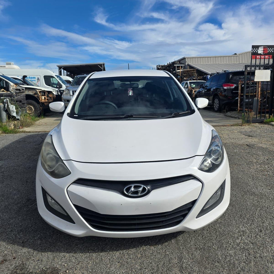 2012-2017 Hyundai I30 High Level Stoplight
