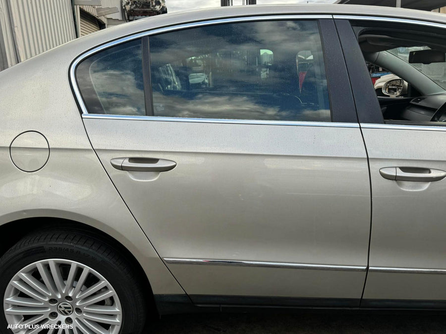 2006 Volkswagen Passat Left Front Door Window