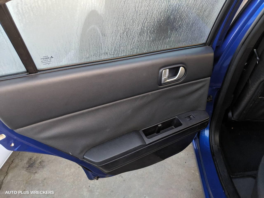 2006 Mitsubishi 380 Left Headlamp