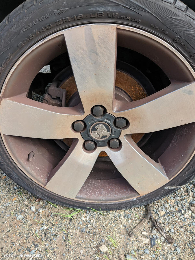 2013 Holden Commodore Left Front Hub Assembly