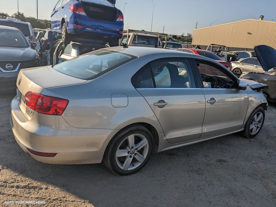 2014 Volkswagen Jetta Right Taillight