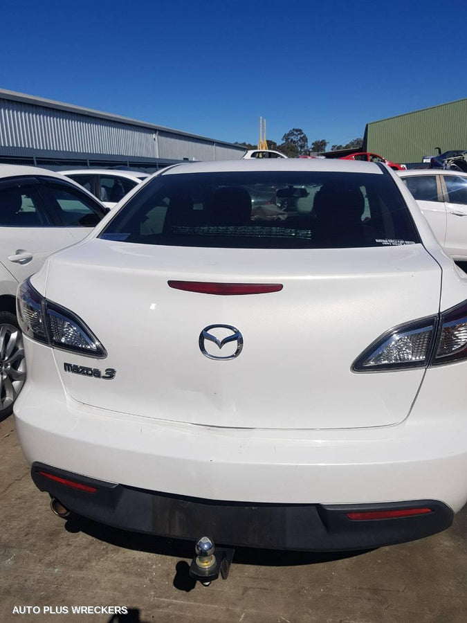 2011 Mazda 3 Left Front Door Window