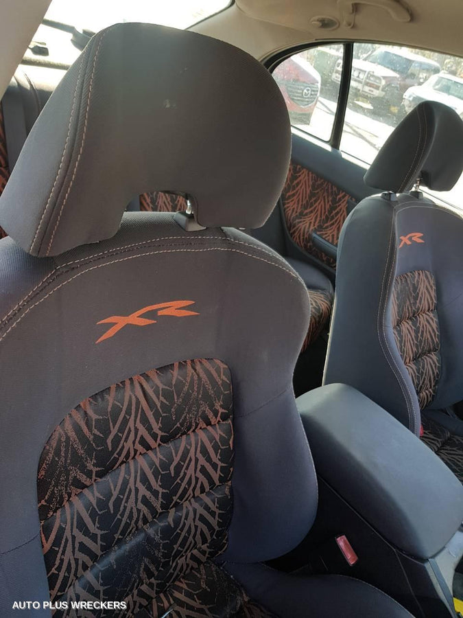 2005 FORD FALCON RIGHT FRONT DOOR WINDOW