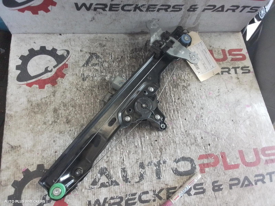 2017 Nissan Qashqai Right Front Window Reg Motor