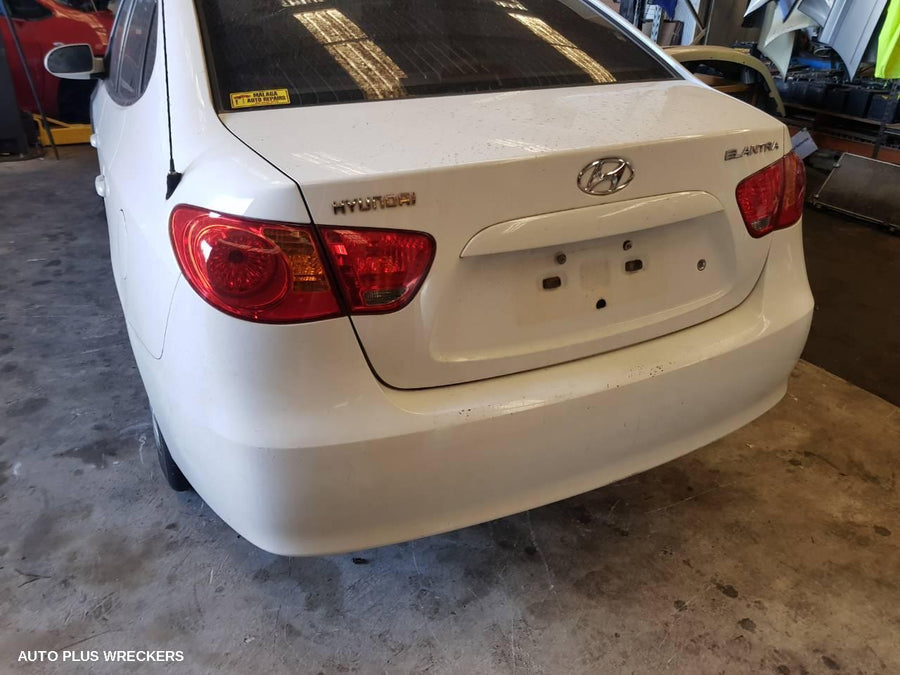 2006 Hyundai Elantra Left Taillight