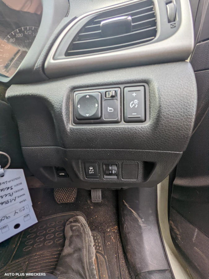 2015 Nissan Pulsar Door Boot Gate Lock