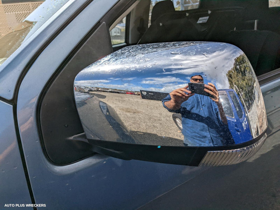 2014 Isuzu Dmax Right Taillight